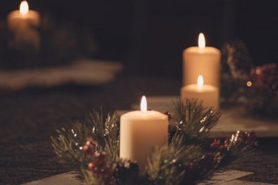 Kerzen - Copyright: Laura Nyhuis / unsplash