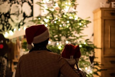 Familie an Weihnachten - Copyright: Blavon Vonlanten / unsplash