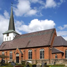 Außenansicht der St.-Marien-Kirche Siebenbäumen von der Seite